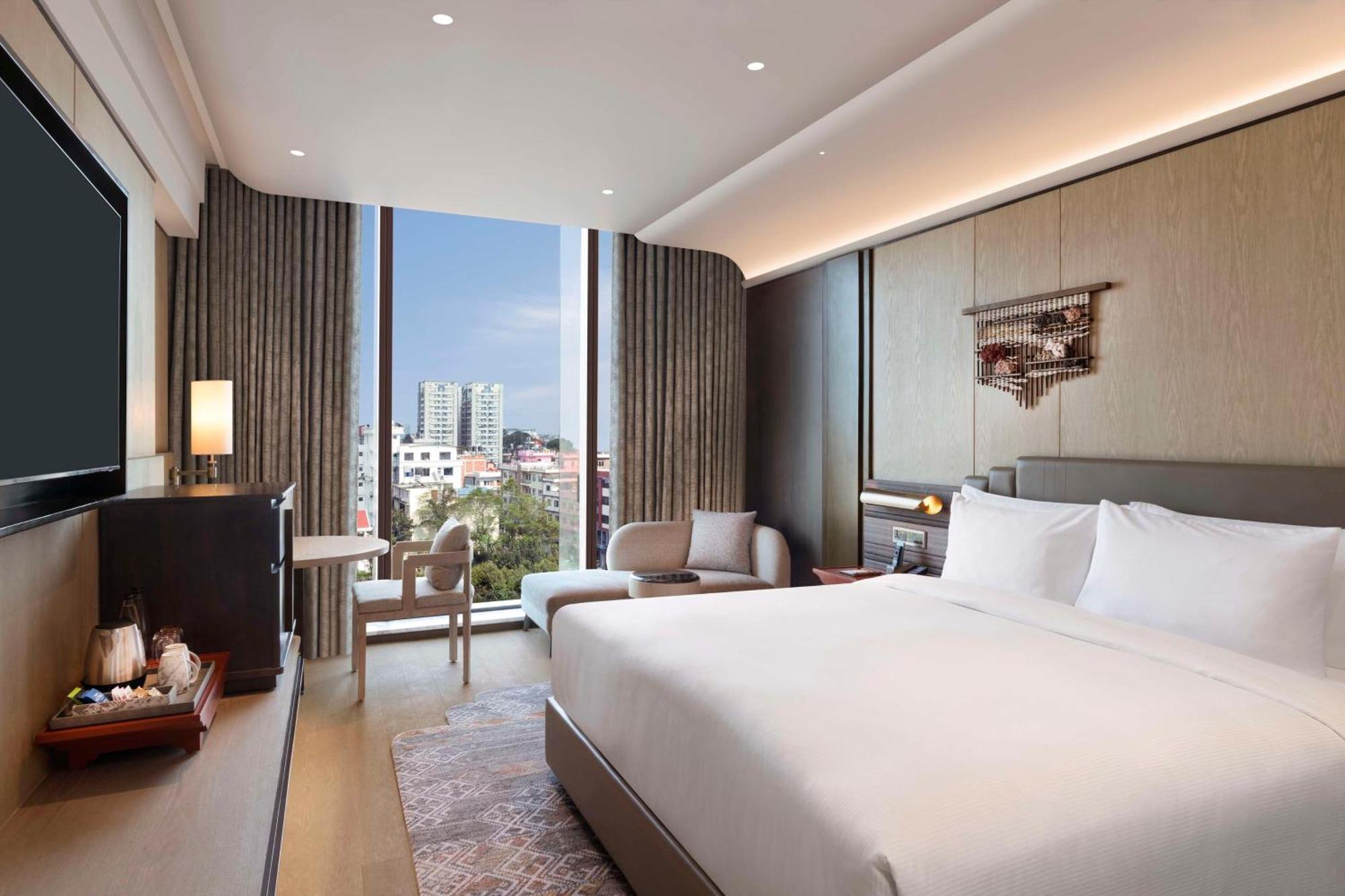Hilton होटल